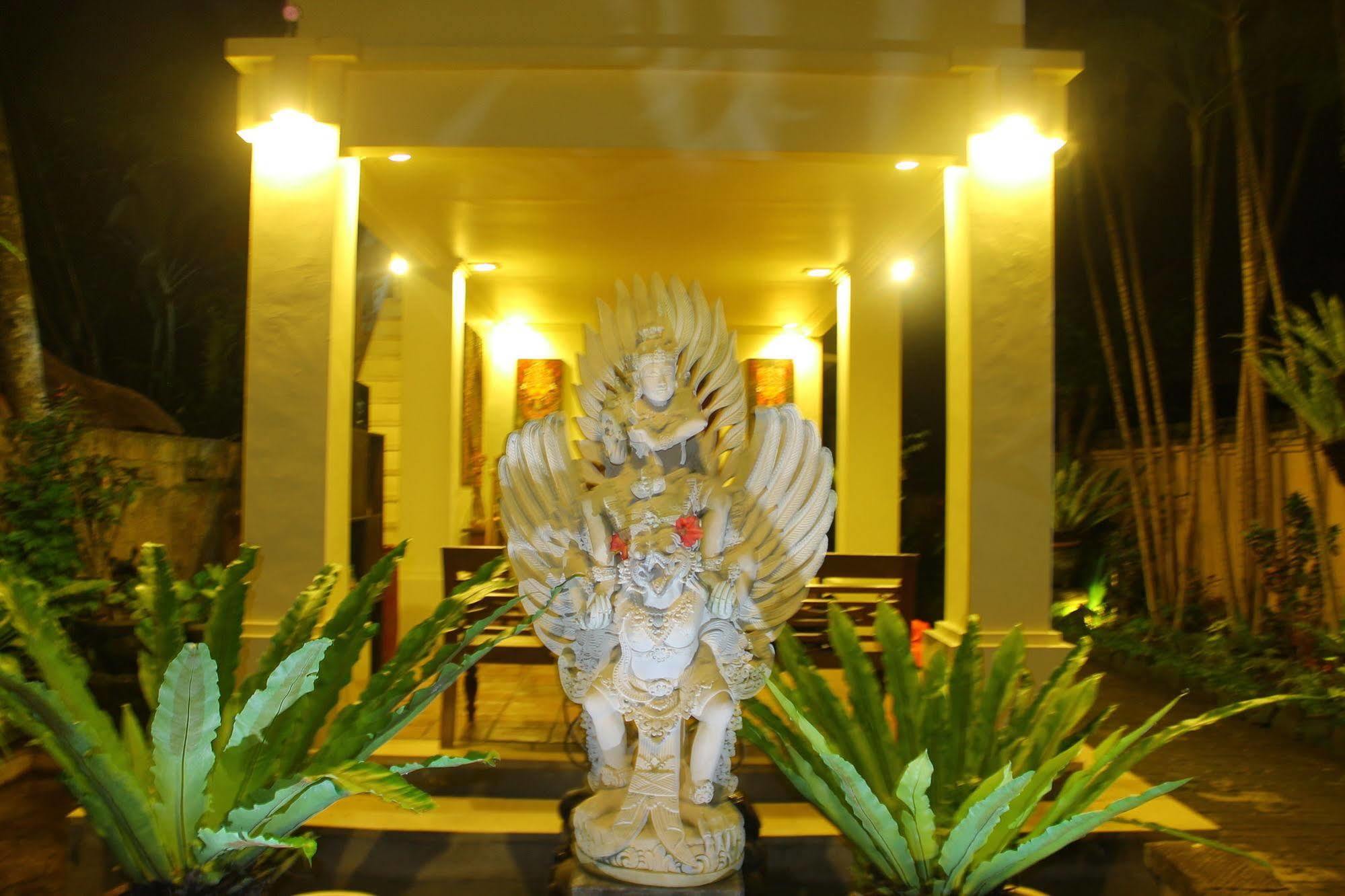 Gayatri Ubud Buitenkant foto